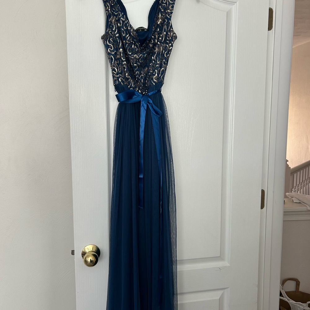 Elegant Blue Lace Evening Gown